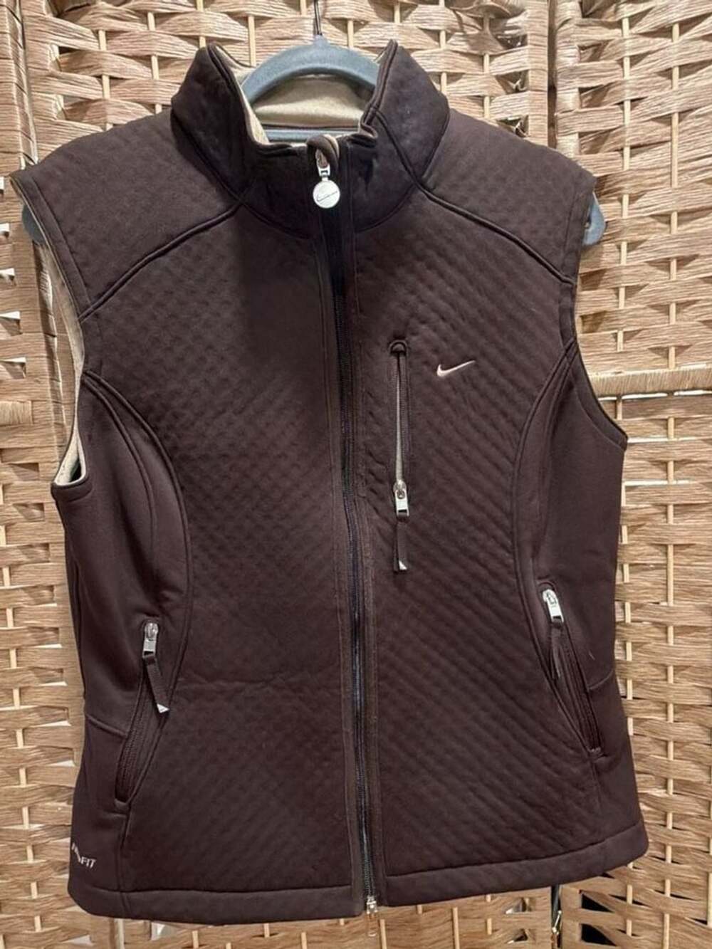 Nike Therma Fit Vest L
Women’s Large
12-14
Brown Quilted Fleece Lined